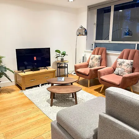 Chic 3 Bedroom Flat With Private Terrace In Holloway Near Finsbury Park